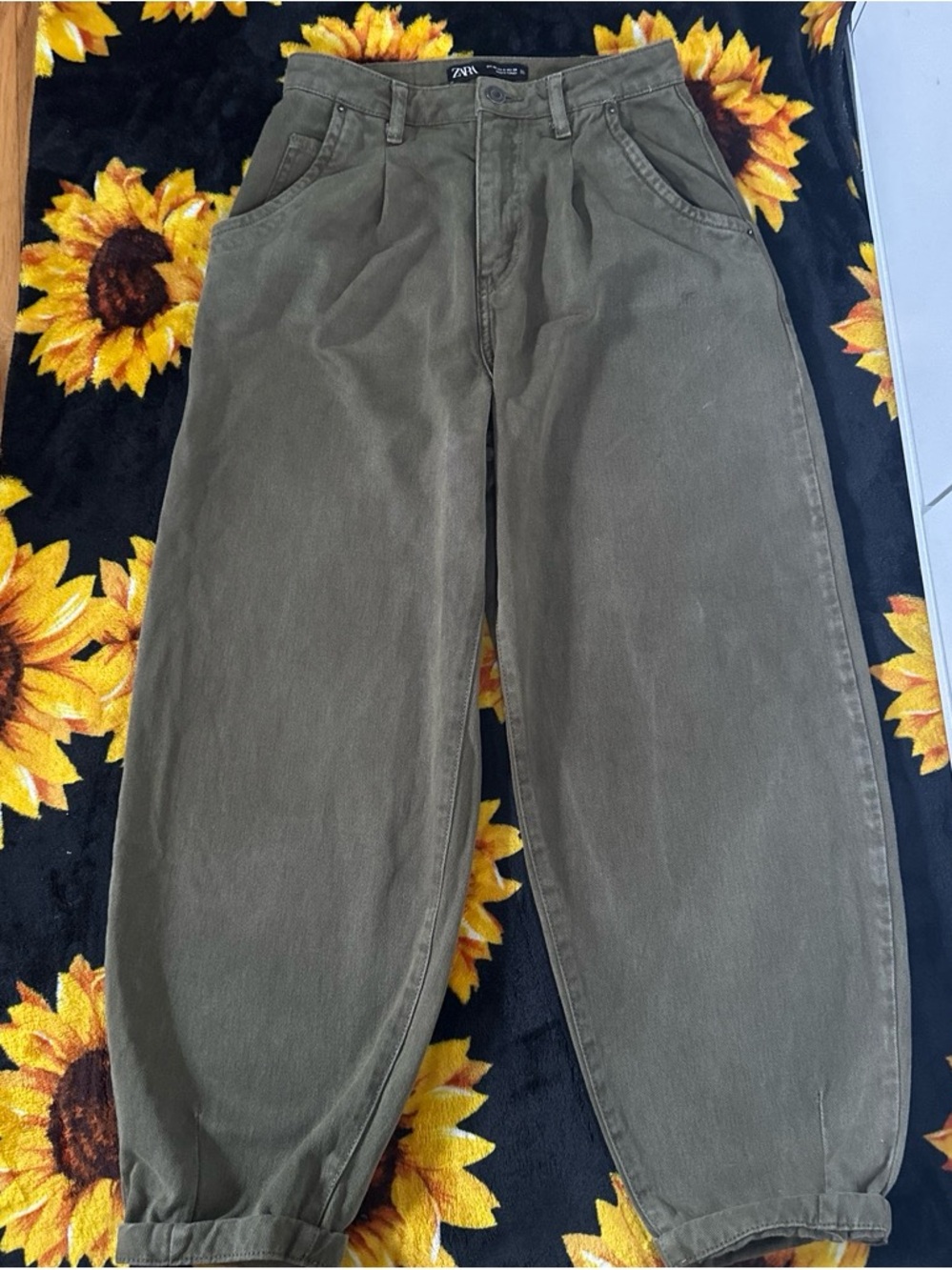 Zara Women’s Olive Corduroy Relaxed Tapered Pants